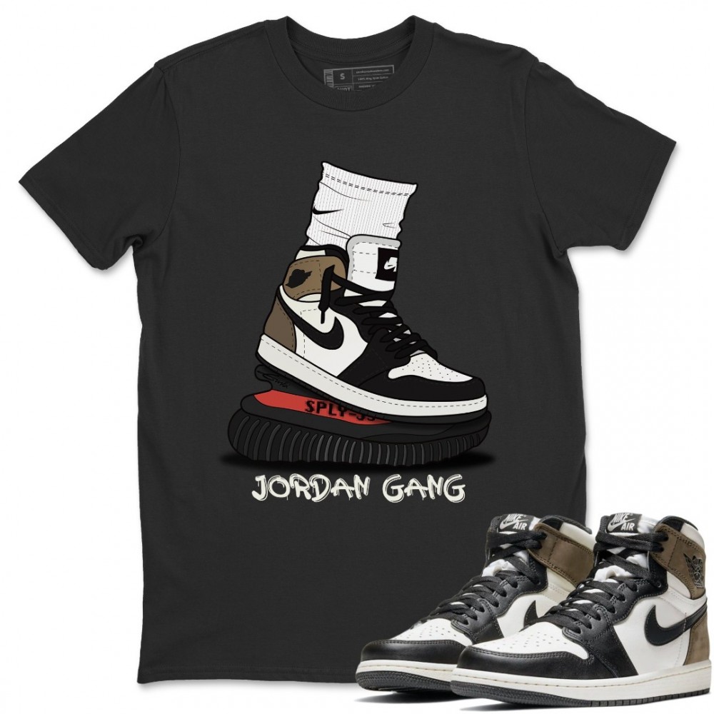 JORDAN GANG T-SHIRT - AIR JORDAN 1 DARK MOCHA