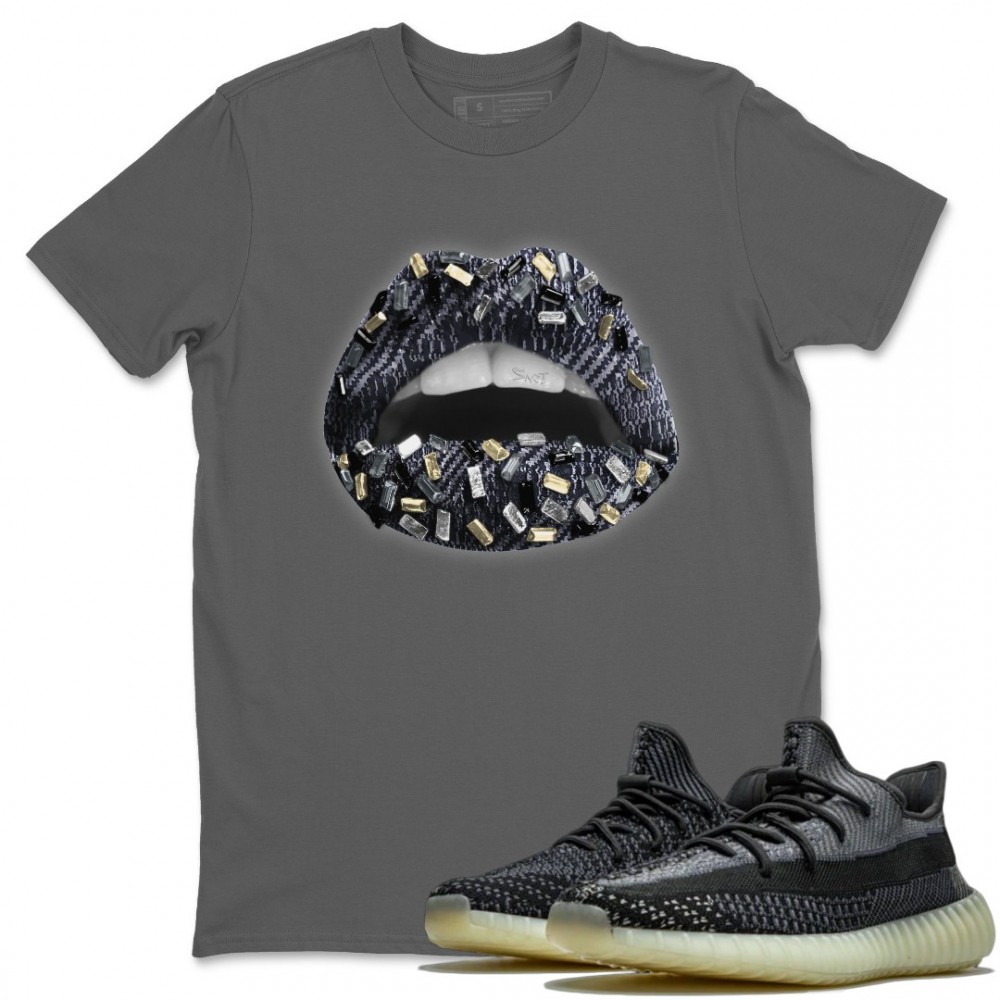 LIPS JEWEL T-SHIRT - YEEZY 350 V2 CARBON ASRIEL